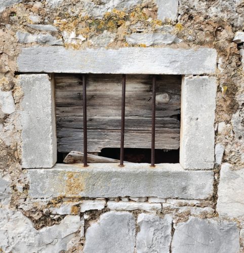 ZATVORENA PUNISTRA - Ivo Cetinić